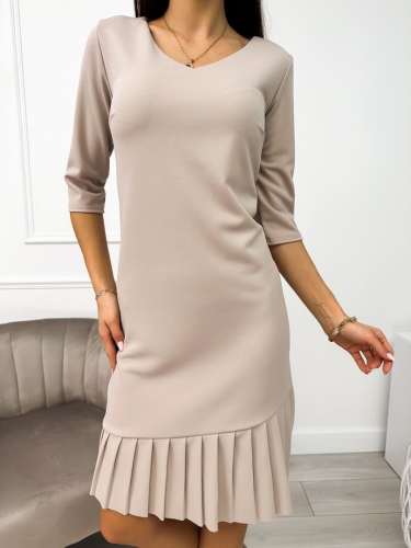 Jasnobeżowa Sukienka z Plisowaną Falbanką 11390-416-O