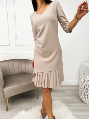 Jasnobeżowa Sukienka z Plisowaną Falbanką 11390-416-O