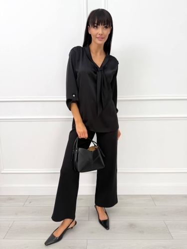 Czarna Bluzka z Wiązaniem przy Dekolcie  14318-531-B