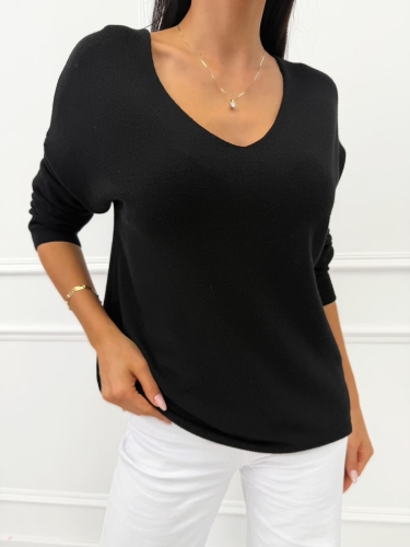 Czarny Sweterek z Dekoltem w Serek 14328-88-D