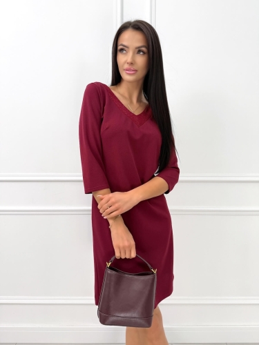 Bordowa Prosta Sukienka z Dekoltem V  14392-306-C