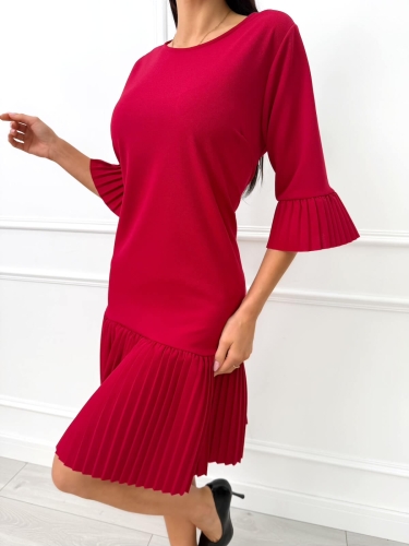 Czerwona Sukienka z Plisowanymi Wstawkami 14533-167-E