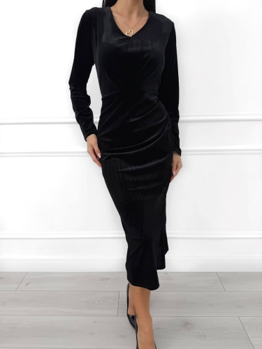 Czarna Welurowa Sukienka z Marszczeniem 14501-81-C