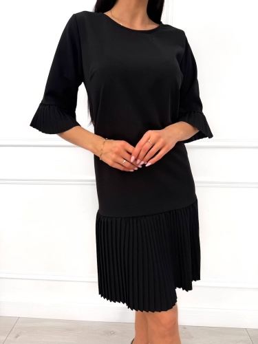 Czarna Sukienka z Plisowanymi Wstawkami 14533-167-B