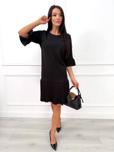 Czarna Sukienka z Plisowanymi Wstawkami 14533-167-B