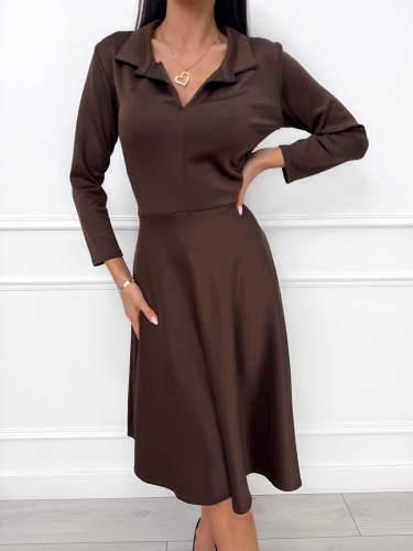 Czekoladowa Rozkloszowana Sukienka z Kołnierzykiem  14538-129-C