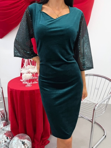 Ciemnozielona Welurowa Sukienka z Cekinowymi Rękawami 14561-361-C