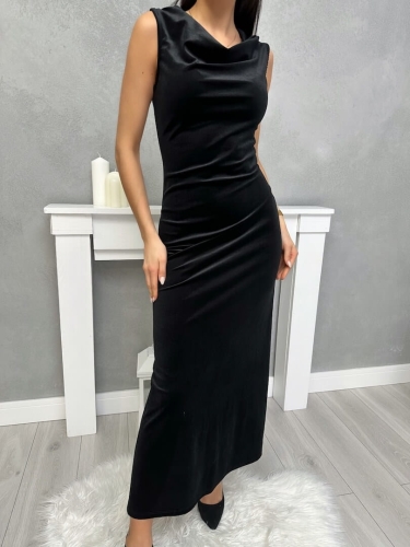 Czarna Welurowa Sukienka Maxi z Lejącym Dekoltem 13400-336-A