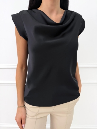 Czarna Satynowa Bluzeczka z Lejącym Dekoltem  14488-108-B
