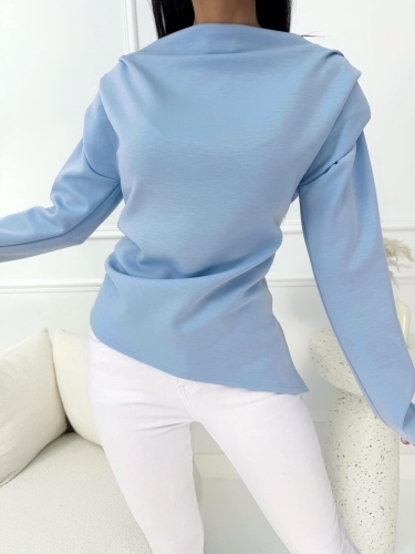 Błękitna Asymetryczna Bluzka z Poduszkami na Ramionach 14720-95-B