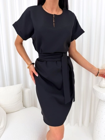 Czarna Sukienka Plus Size z Paskiem 14875-344-B