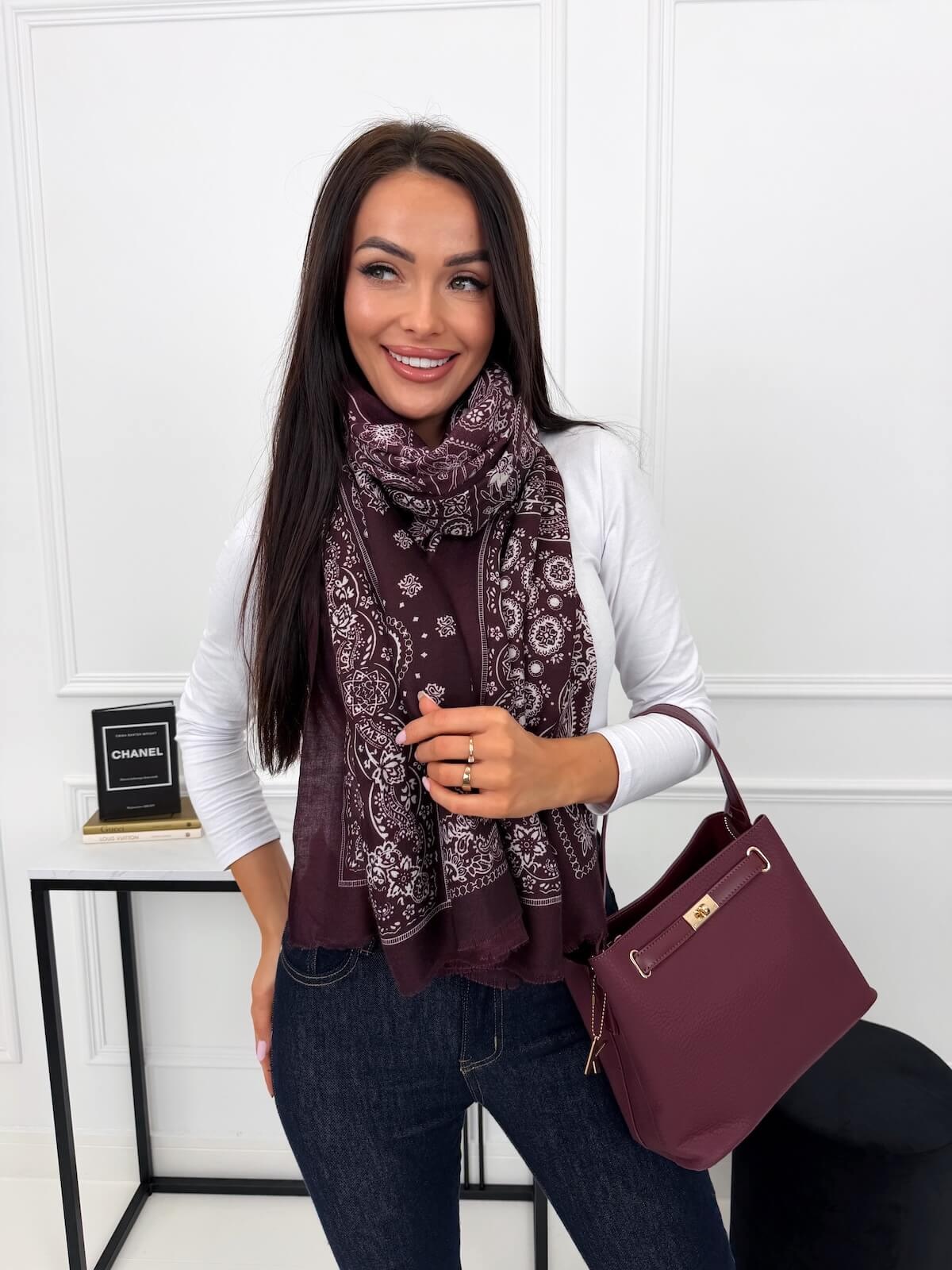 burgundowa-chusta-ze-wzorem-paisley-15445-516-a-1-modnakiecka-1f4b9f.jpg
