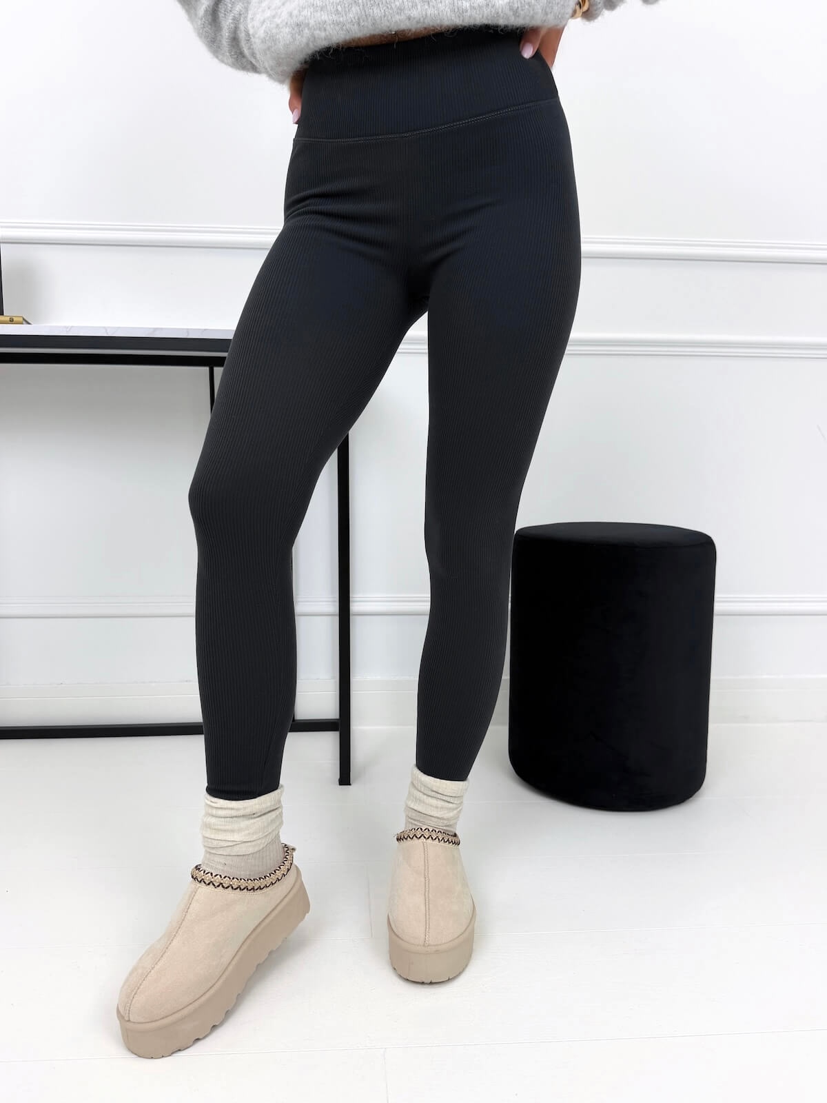 grafitowe-prazkowane-legginsy-15470-262-d-5-modnakiecka-8fddc7.jpg