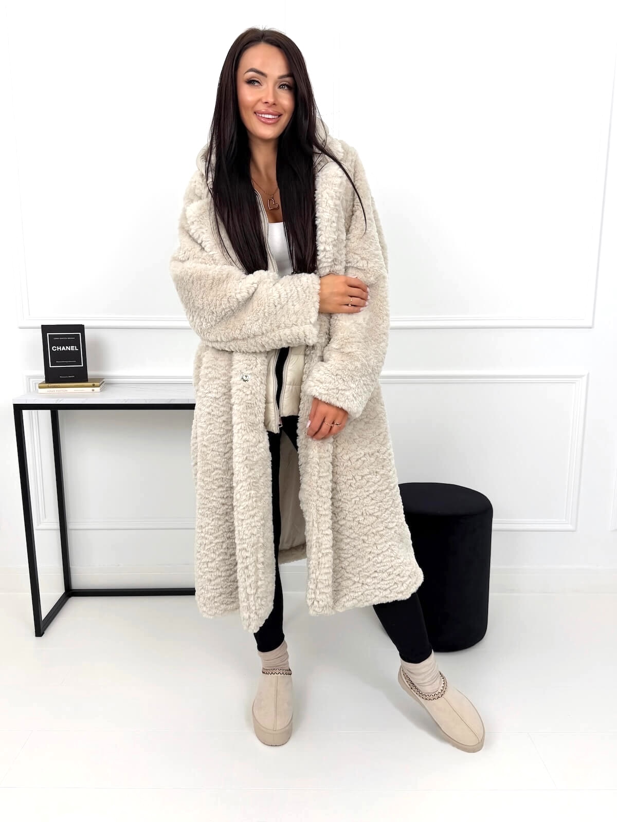bezowy-dlugi-plaszcz-teddy-z-kapturem-15463-222-a-2-modnakiecka-8c0b1f.jpg