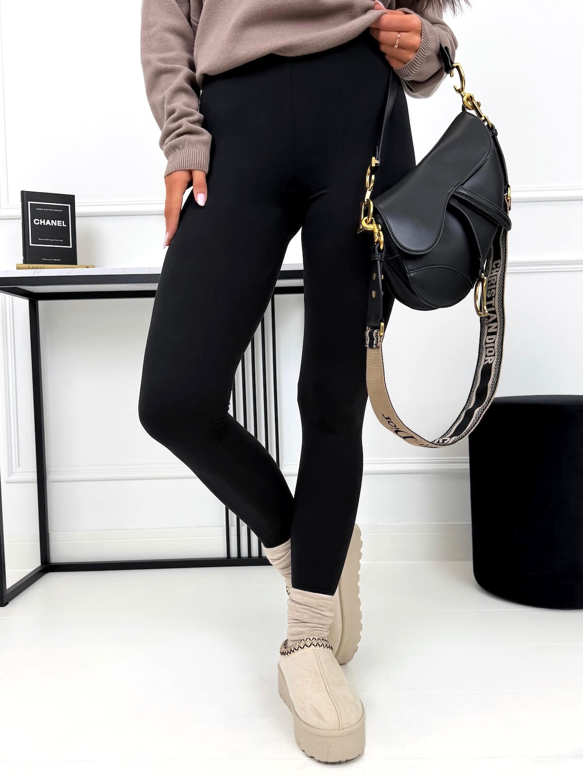 czarne-gladkie-legginsy-plus-size-15493-133-a-1-modnakiecka-8afbcf.jpg